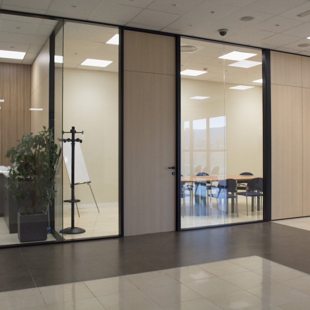 Mamparas a medida para oficinas. 