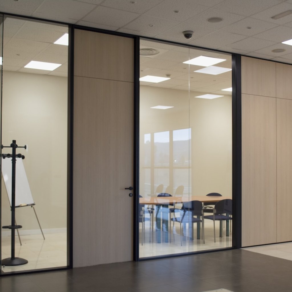 Diseño de mamparas que permitan la entrada de luz natural