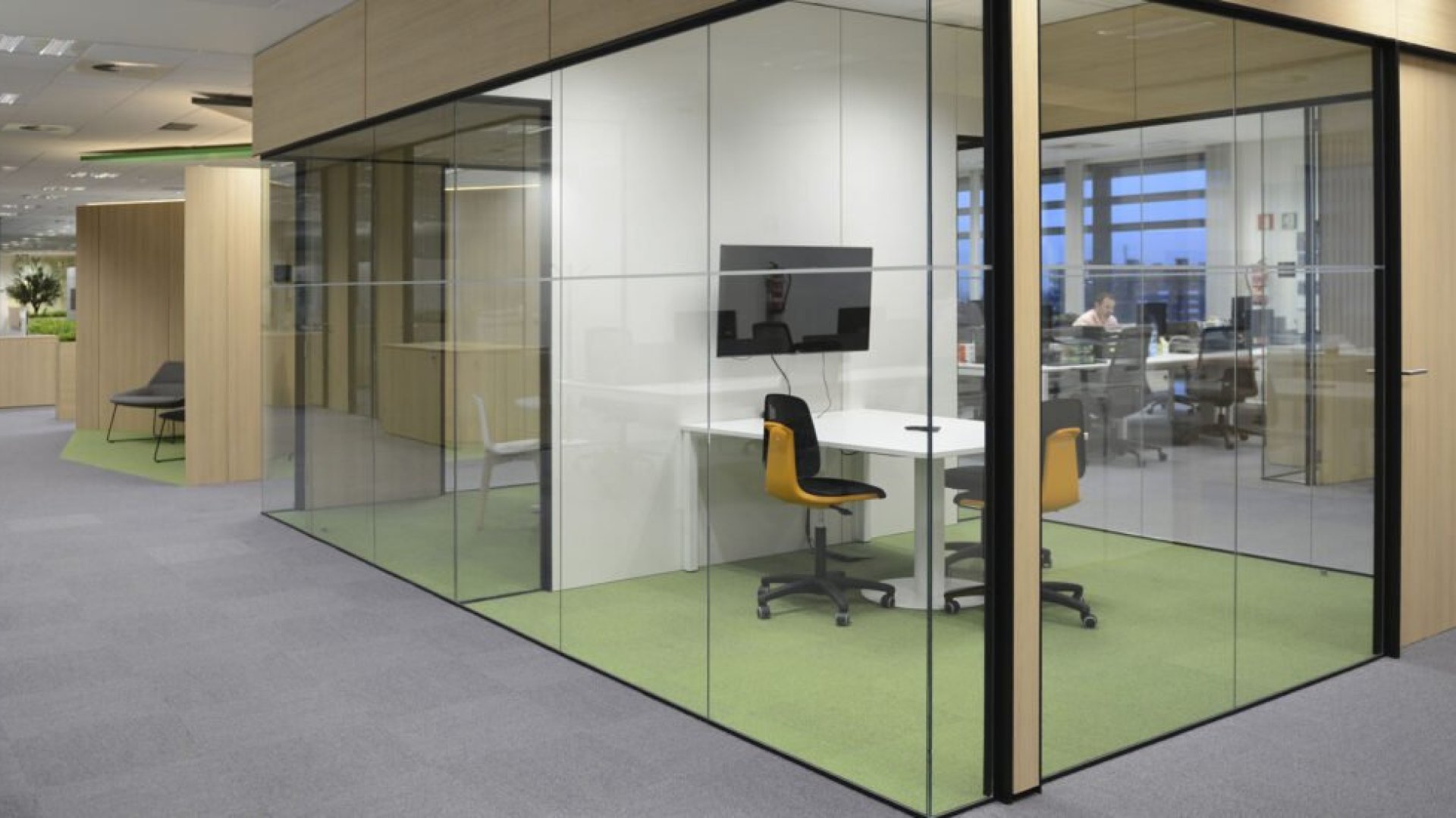 aislamiento térmico y el diseño acústico en oficinas