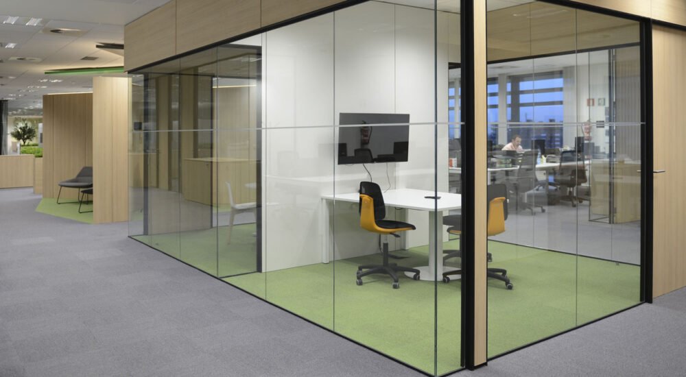 Aislamiento acústico de oficinas con mamparas